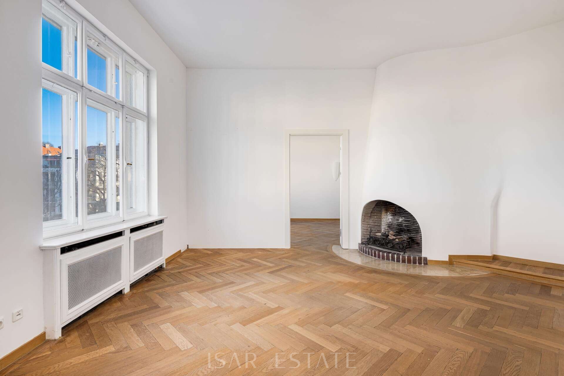 1. Obergeschoss Zimmer 1 mit Kamin